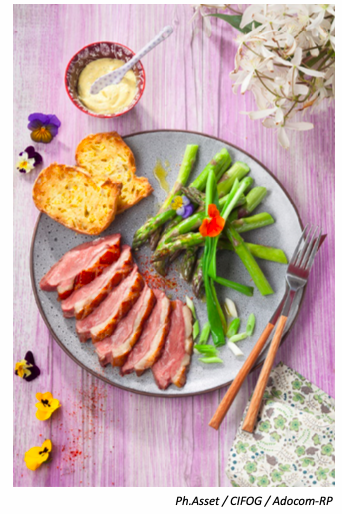 Les Magrets de canard à la plancha aux petites asperges vertes