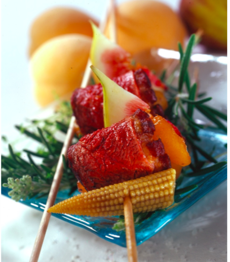 BROCHETTES DE MAGRET DE CANARD, MAÏS, ABRICOTS ET FIGUES